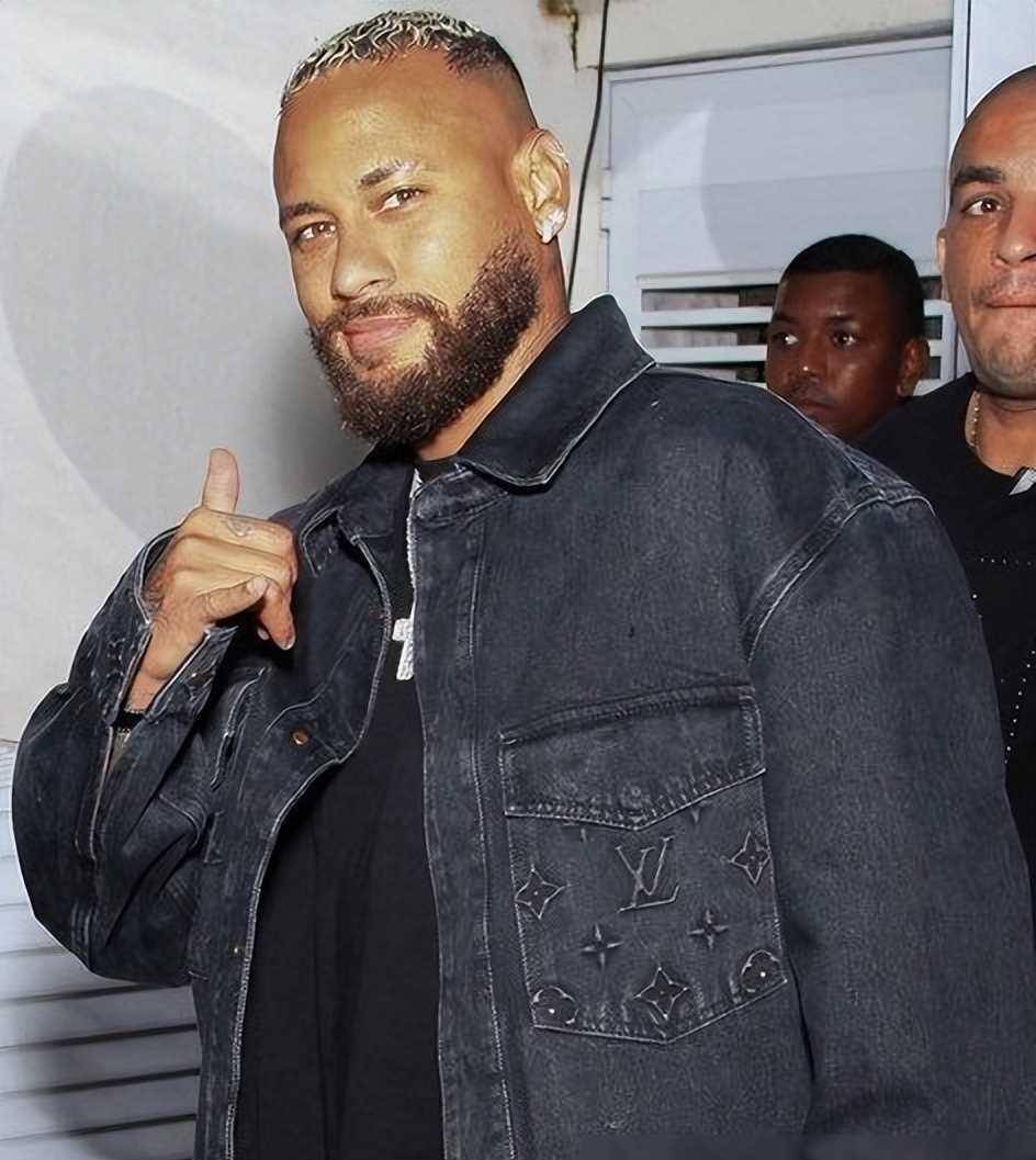 Karsa焦点对战,内马尔与70激战曼联分钟,战术调整胜负难料! Karsa焦点对战,内马尔与70激战曼联分钟,战术调整胜负难料!