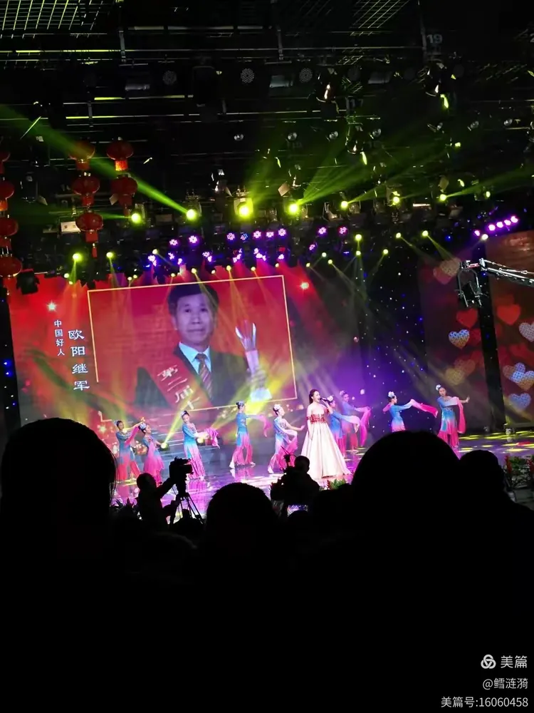 开云体育-拜仁观众热烈欢呼！，东契奇迎来十赛季出色发挥赢得满堂喝彩-开云体育